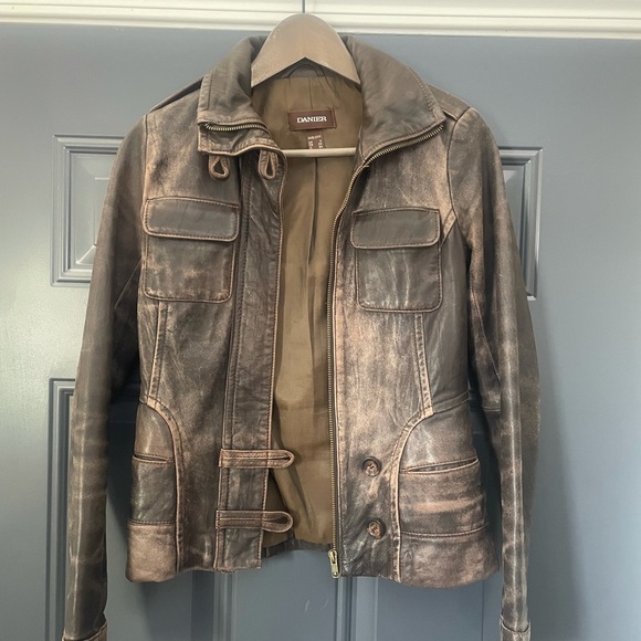 Beautiful Leather Jacket - Picture 2 of 4